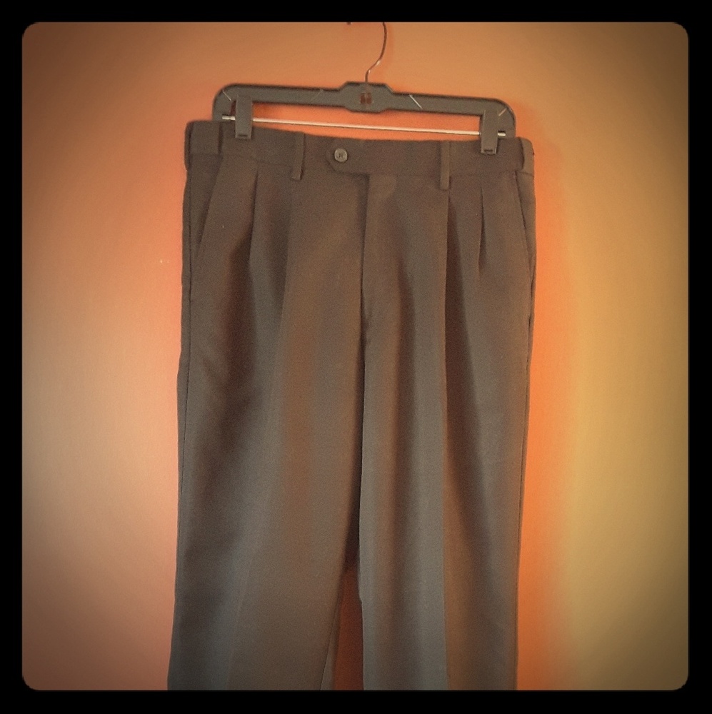 ● Perry Ellis Portfolio Pleated Dress Slacks ●